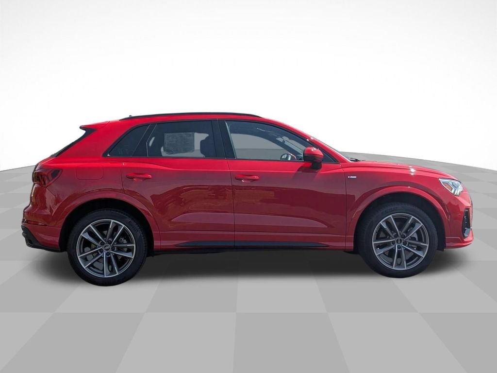 Used 2025 Audi Q3 2.0T Premium w/ Convenience Package AWD/4WD image 2