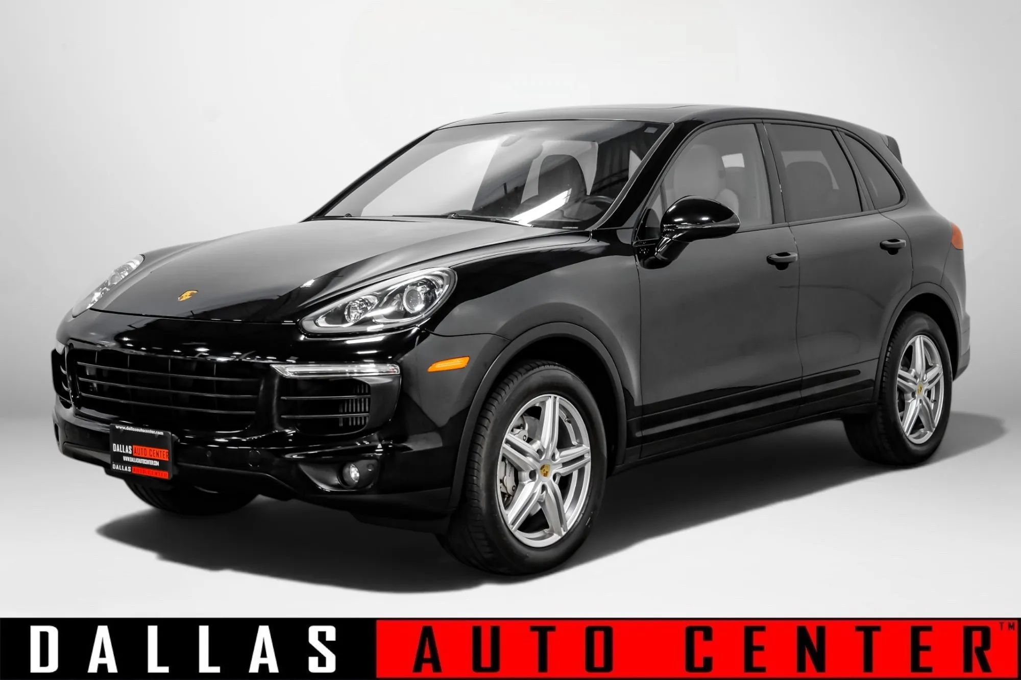 Used 2017 Porsche Cayenne S AWD/4WD image 3