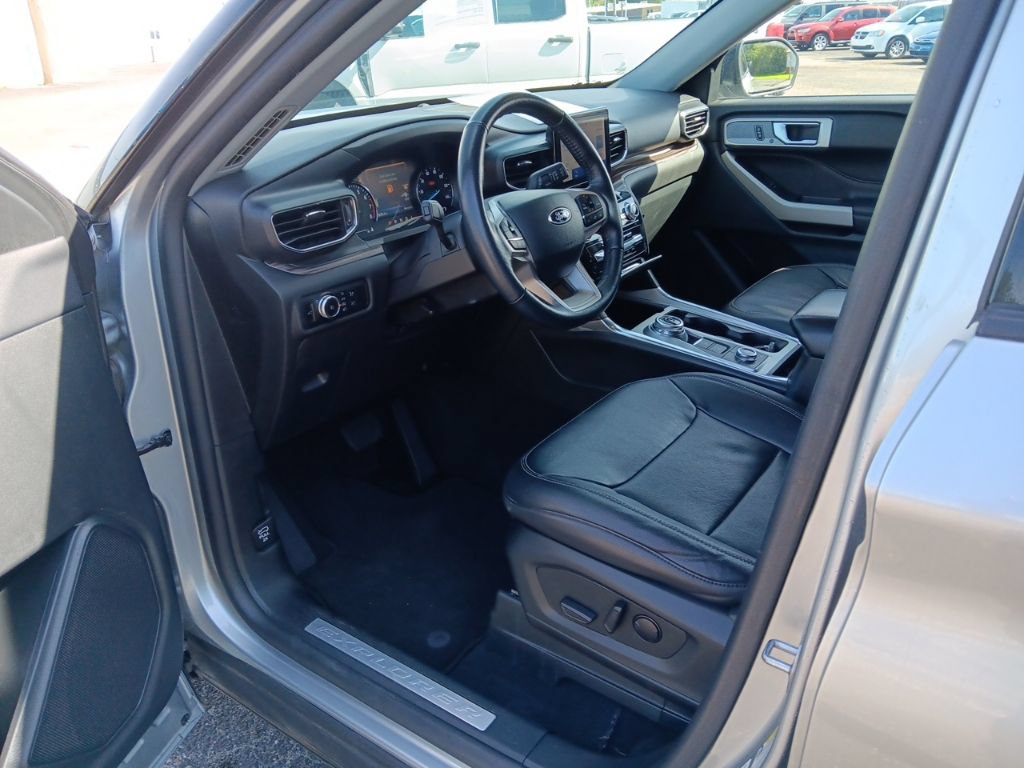Used 2023 Ford Explorer Limited AWD/4WD image 27