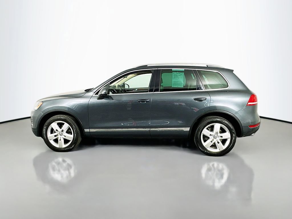 Used 2013 Volkswagen Touareg TDI image 5