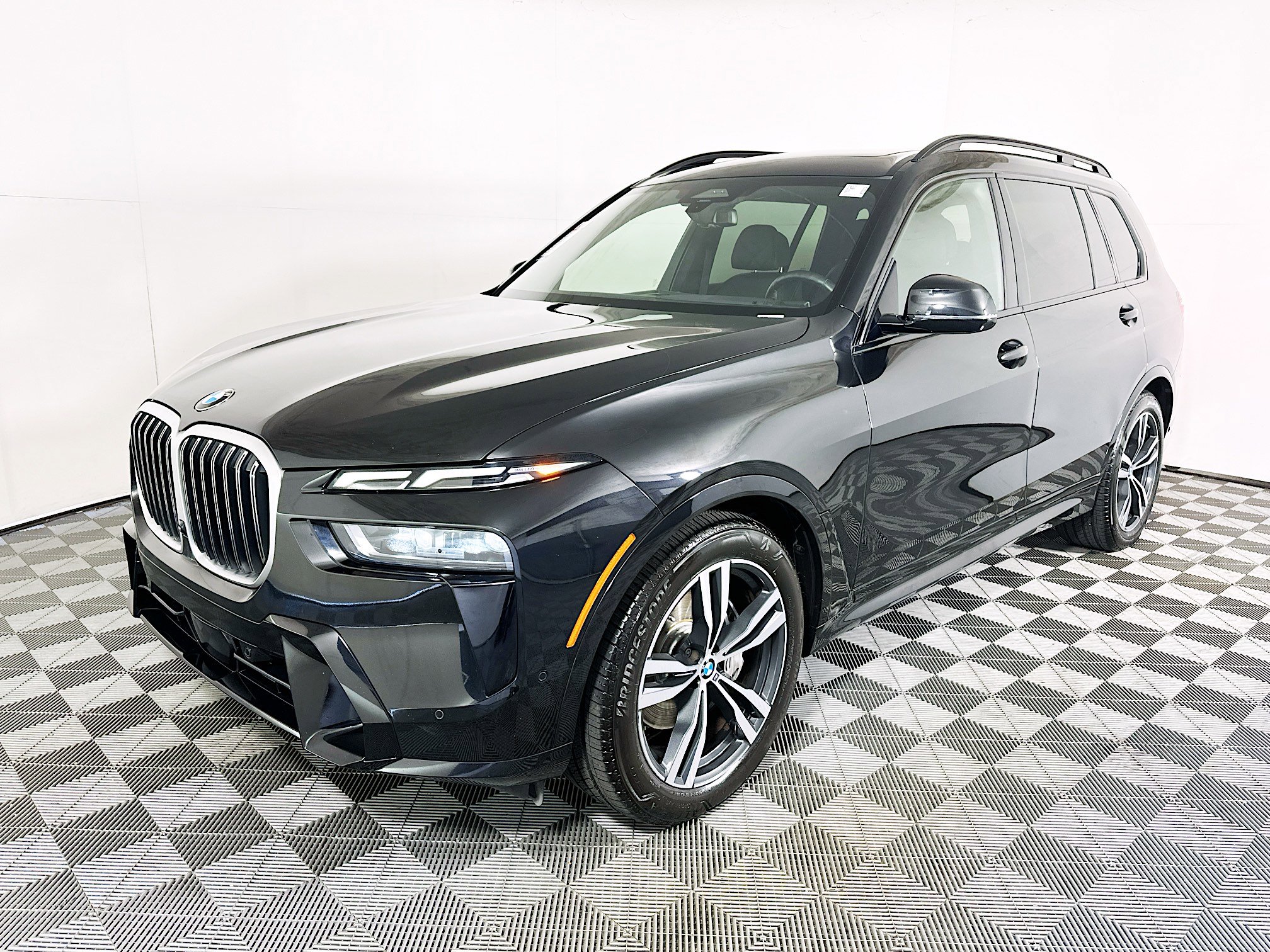 Used 2024 BMW X7 xDrive40i w/ M Sport Package image 7