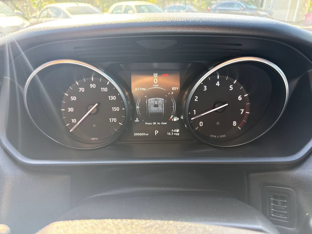 Used 2017 Land Rover Range Rover Sport SE AWD/4WD image 21