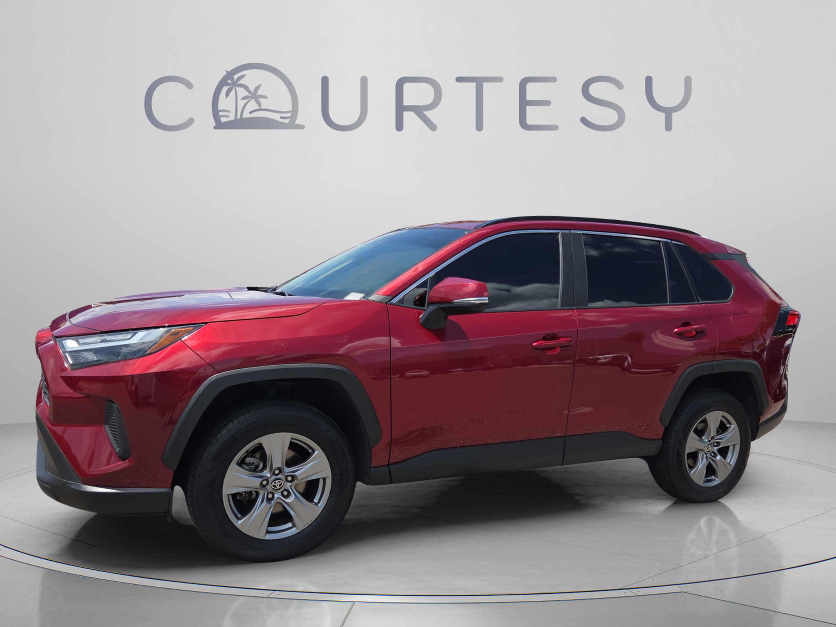 Used 2023 Toyota RAV4 XLE w/ Convenience Package FWD image 1