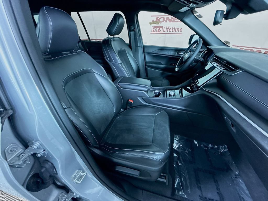 Used 2024 Jeep Grand Cherokee L Altitude AWD/4WD image 34