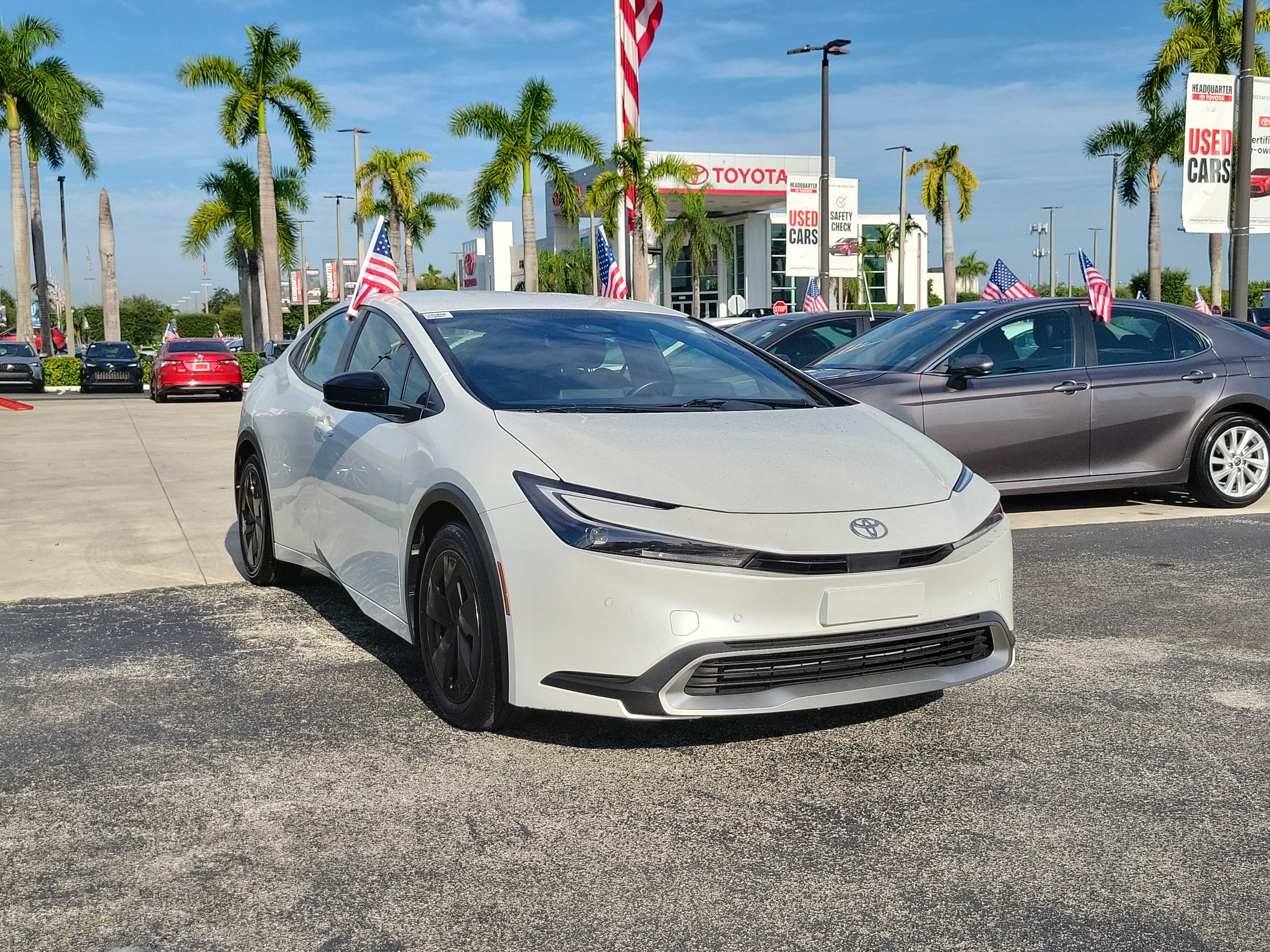 Used 2024 Toyota Prius Prime FWD image 2