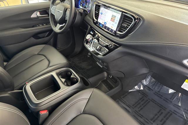 New 2026 Chrysler Pacifica Select image 14
