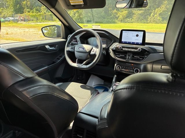 Certified 2025 Ford Escape ST-Line FWD image 25