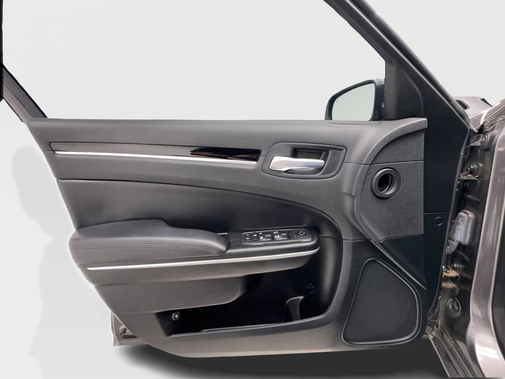 Used 2023 Chrysler 300 Touring w/ Sport Appearance Package RWD image 23