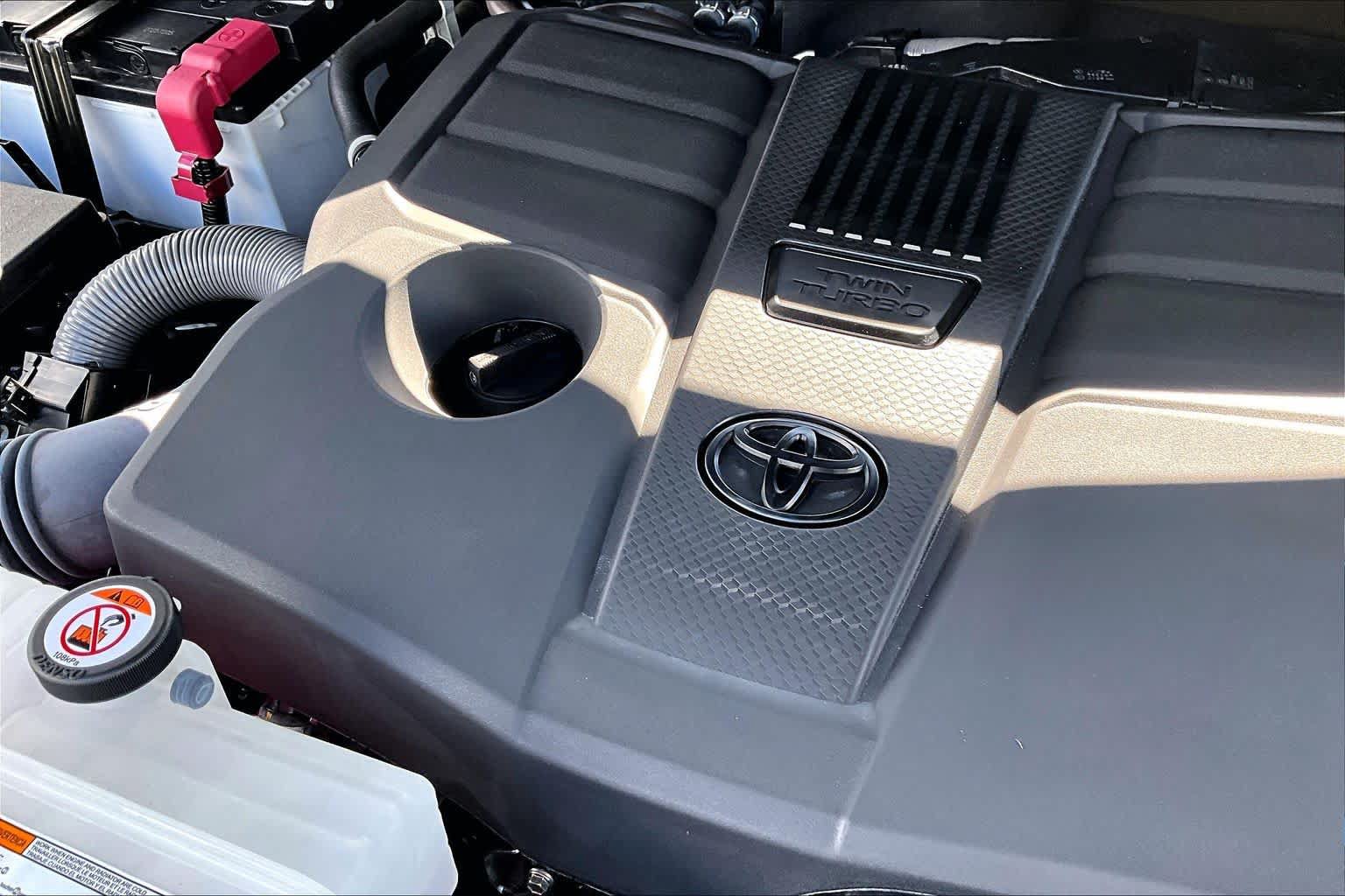 Used 2025 Toyota Tundra Limited AWD/4WD image 33