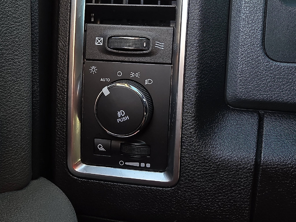 Used 2017 RAM 1500 Big Horn RWD image 15