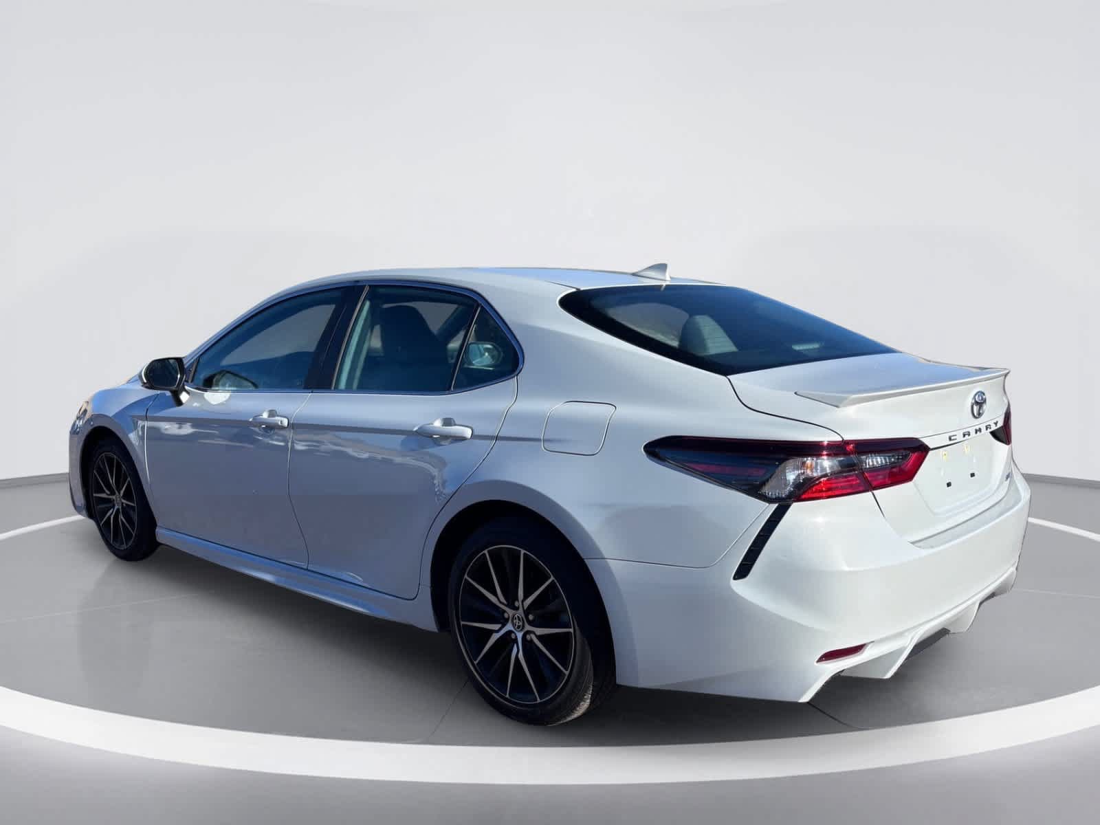 Used 2023 Toyota Camry SE w/ Convenience Package FWD image 6