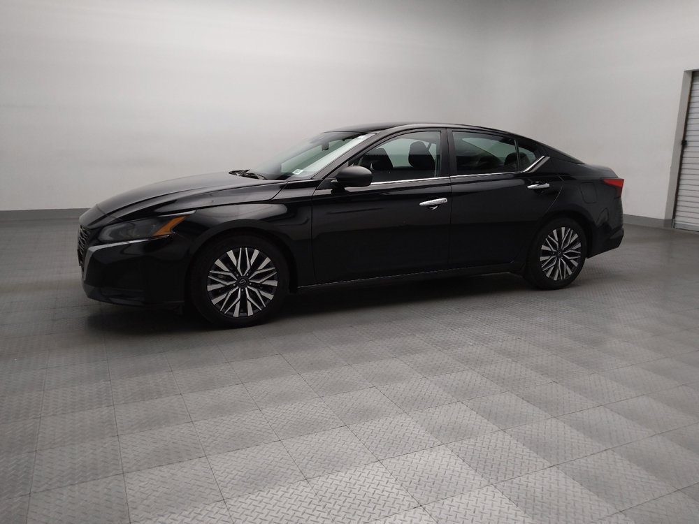 Used 2024 Nissan Altima 2.5 SV image 2