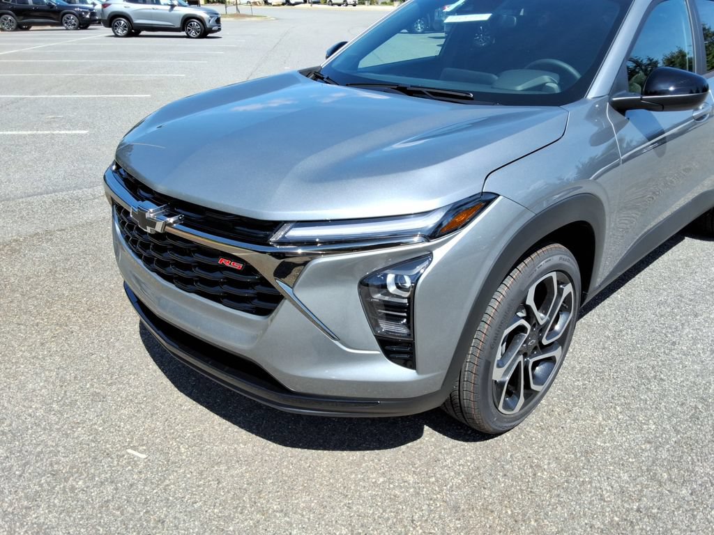 New 2026 Chevrolet Trax RS w/ Sunroof Package FWD image 9