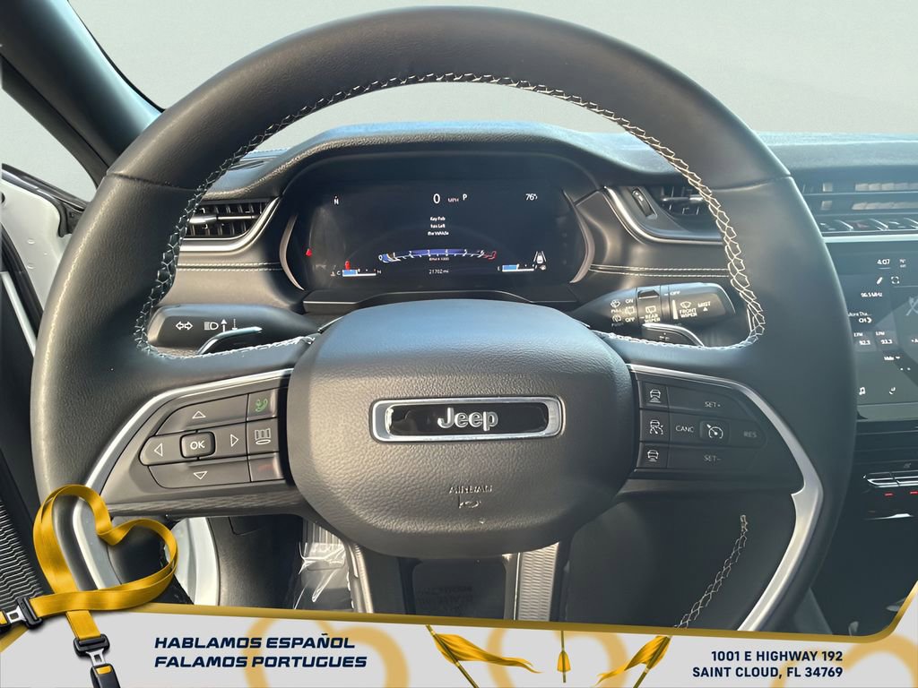 Used 2023 Jeep Grand Cherokee L Laredo image 16