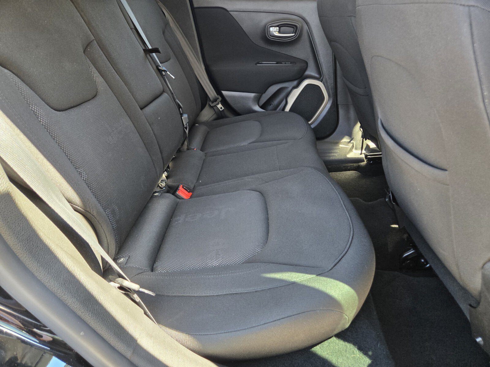 Used 2016 Jeep Renegade Latitude w/ Popular Equipment Group FWD image 11