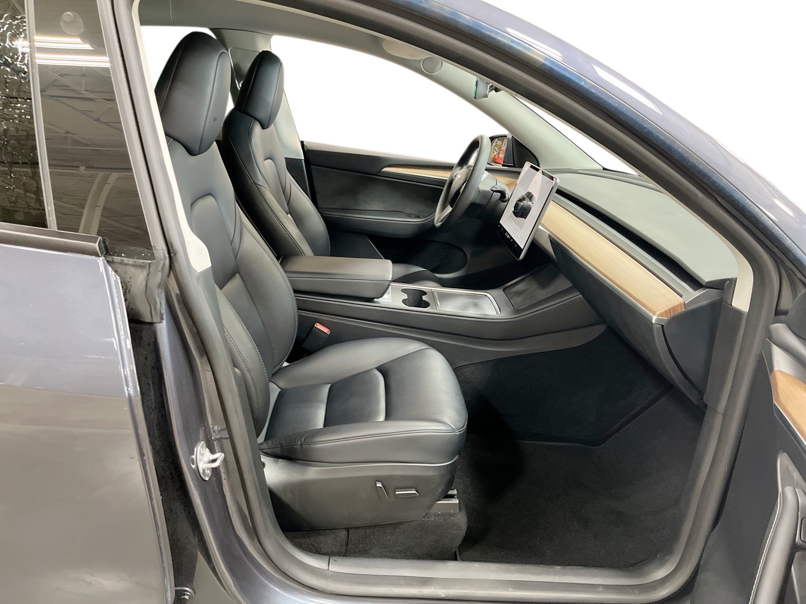 Certified 2023 Tesla Model Y Long Range AWD/4WD image 9