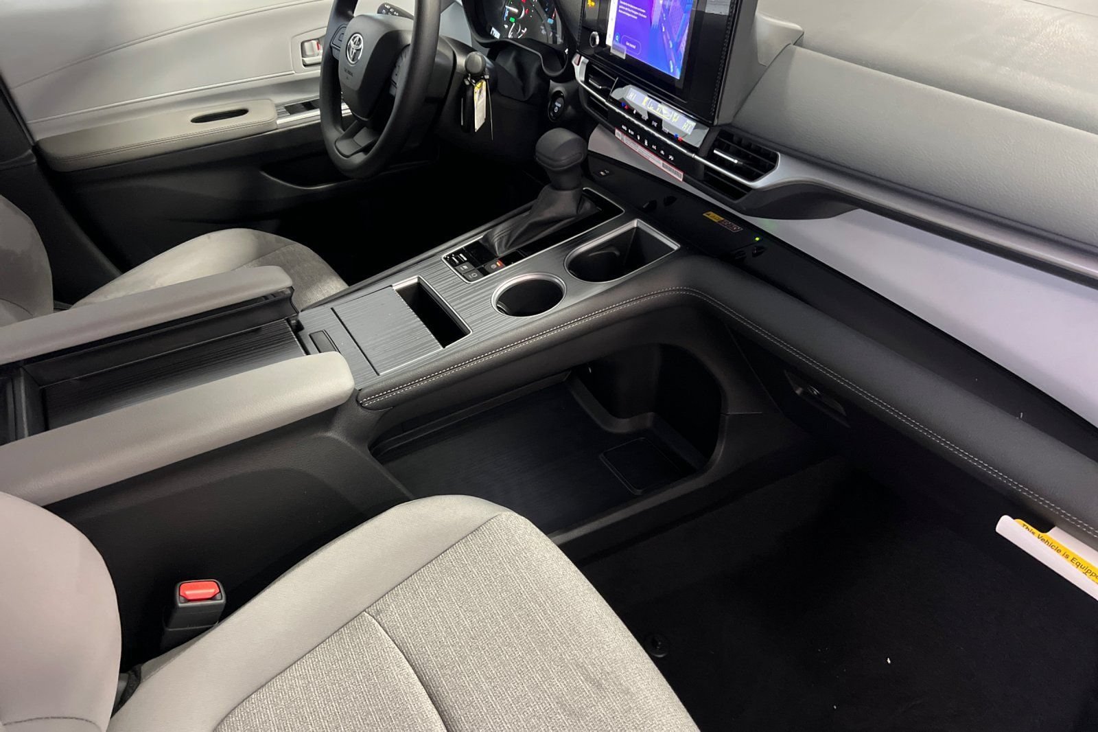 New 2026 Toyota Sienna LE FWD image 19