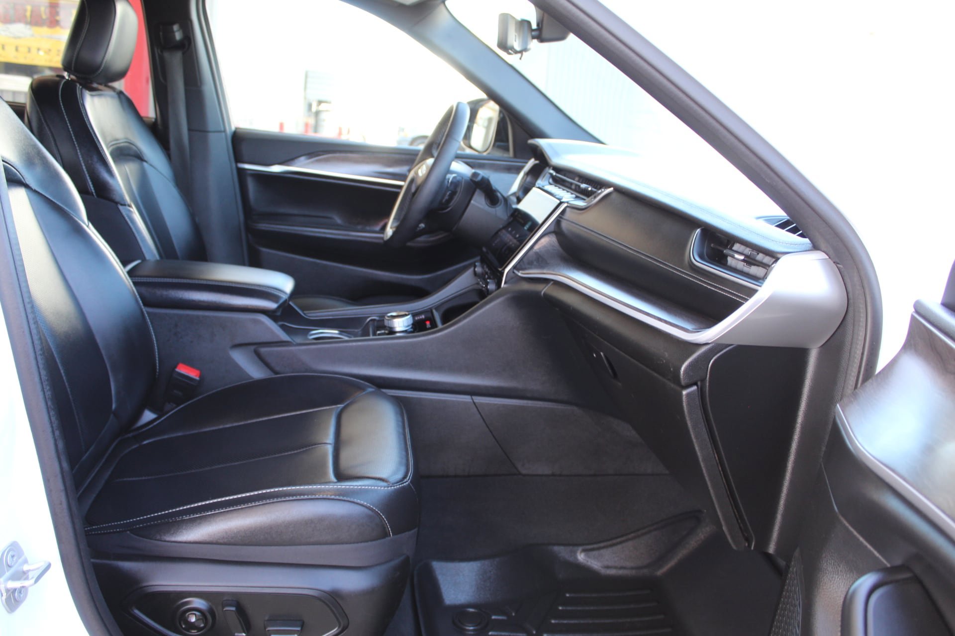 Used 2024 Jeep Grand Cherokee L Limited w/ Luxury Tech Group II image 14