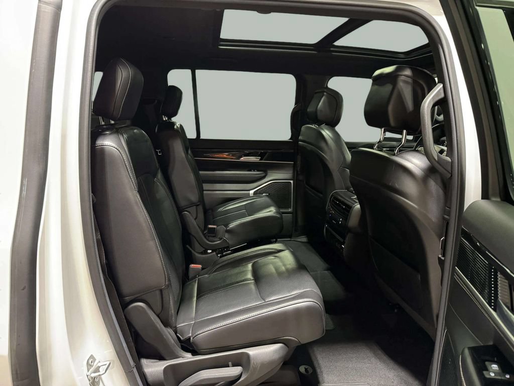 Used 2022 Jeep Wagoneer Series I w/ Premium Group I AWD/4WD image 27