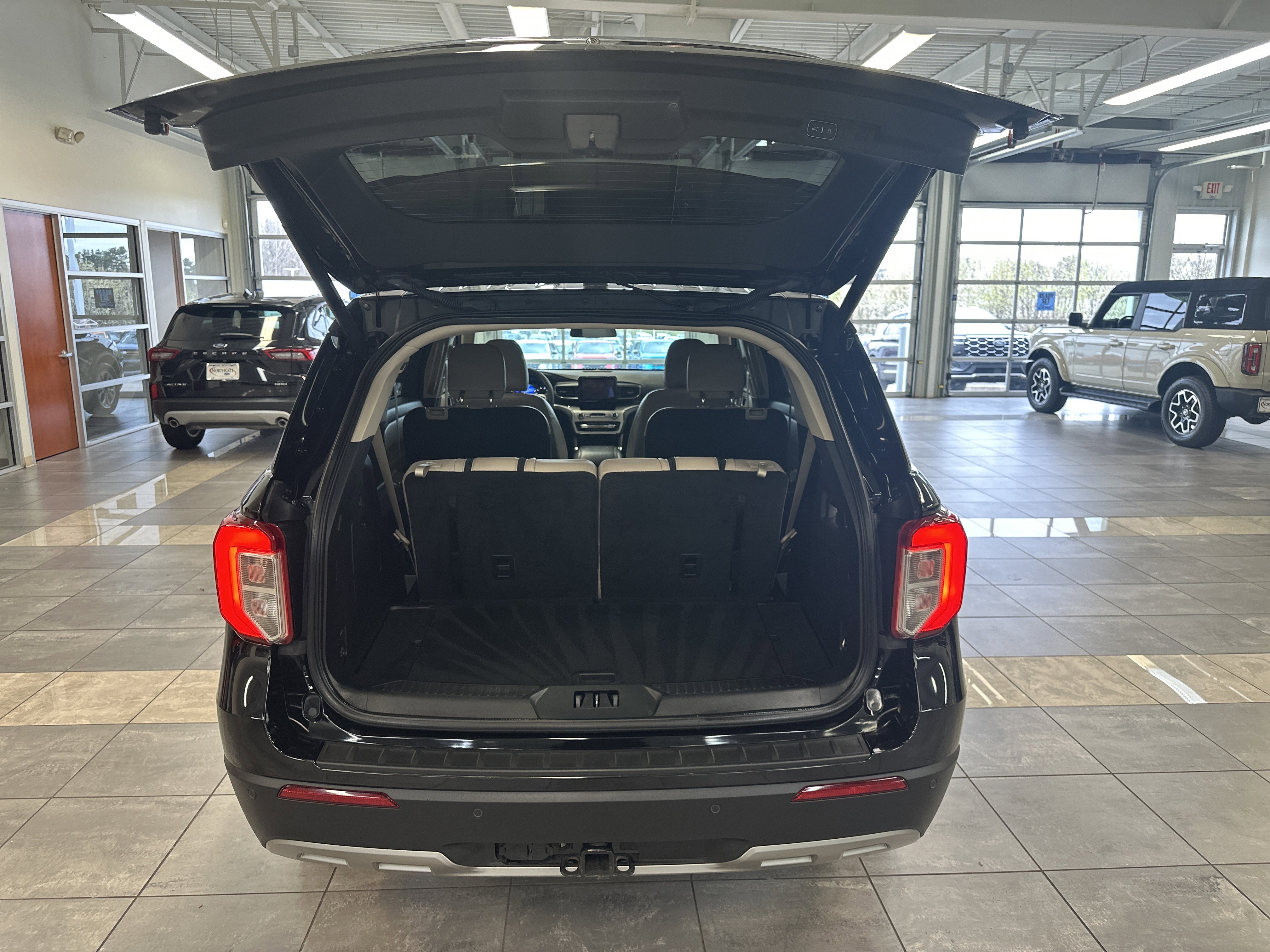 Used 2023 Ford Explorer XLT w/ Equipment Group 202A image 29