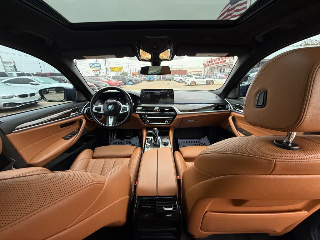 Used 2022 BMW 530e w/ Premium Package image 10