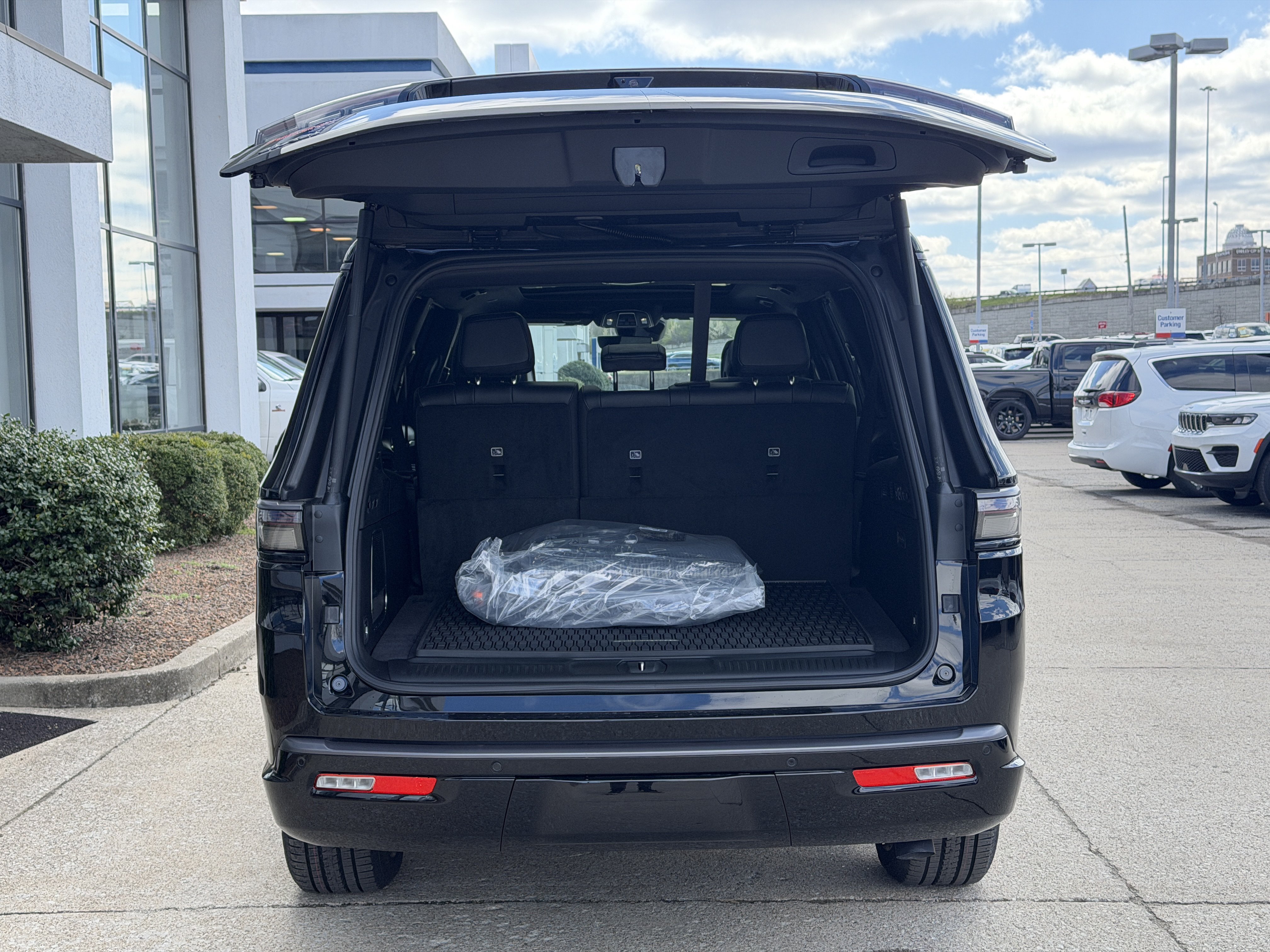 New 2026 Jeep Grand Wagoneer L Limited w/ Premium Group II AWD/4WD image 10