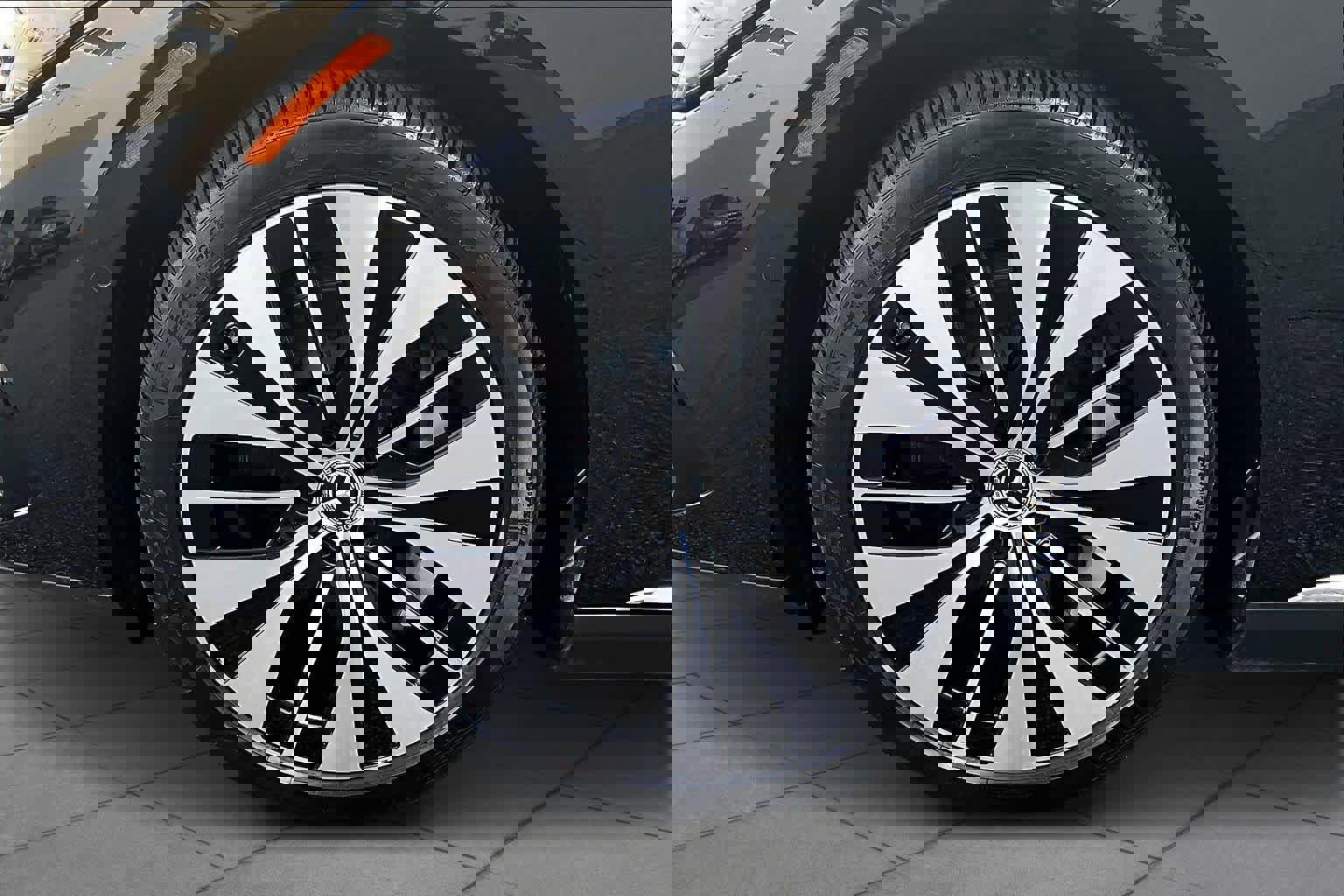 Used 2024 Mercedes-Benz EQE 350+ 4MATIC Sedan w/ Driver Assistance Package image 10