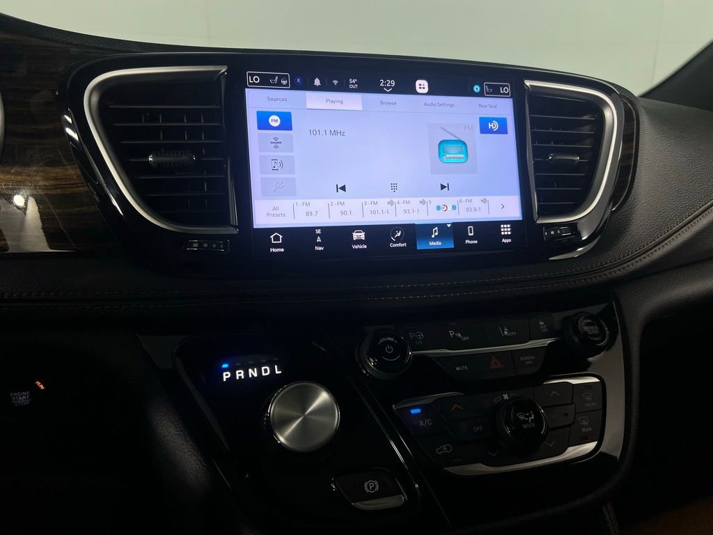 Used 2023 Chrysler Pacifica Pinnacle image 17