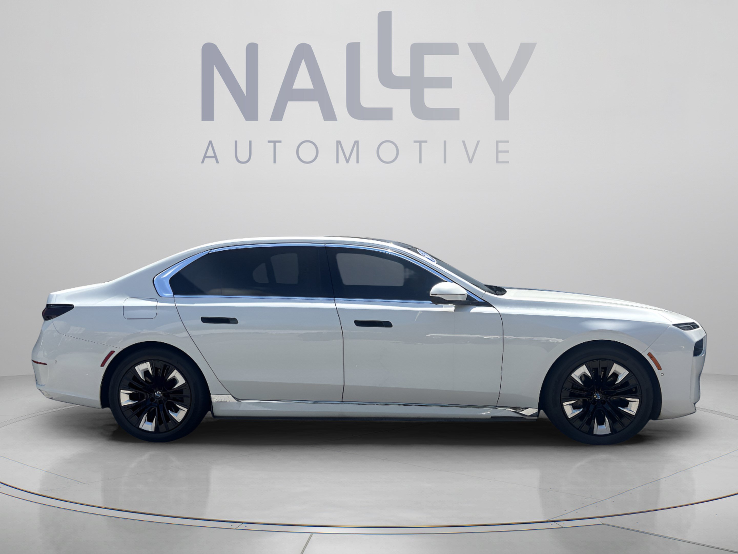 Certified 2023 BMW i7 xDrive60 AWD/4WD image 4