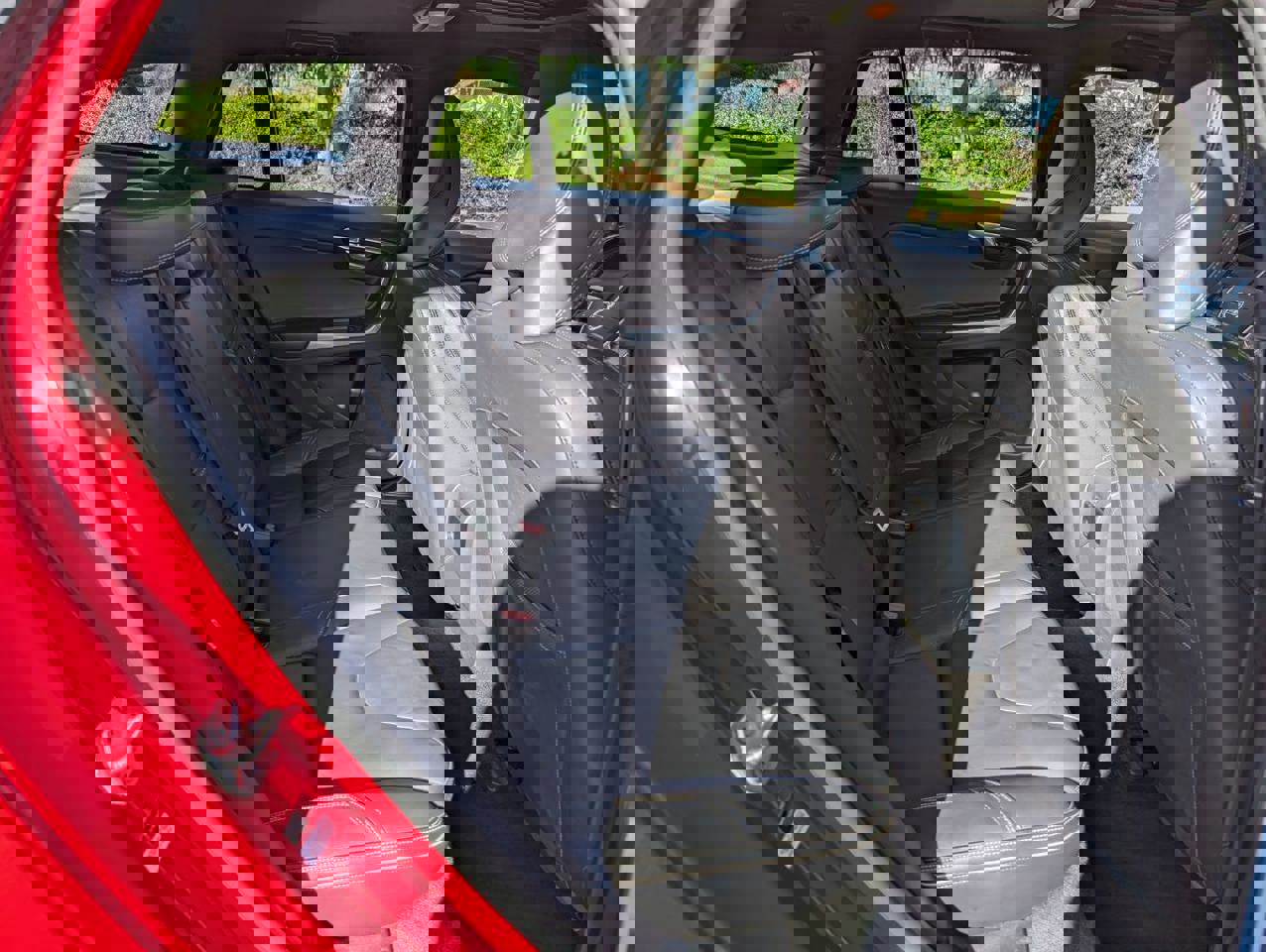 Used 2015 Volvo V60 T6 R-Design Platinum image 21