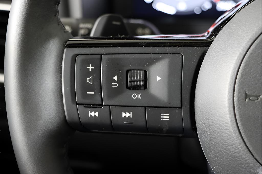 Used 2024 Nissan Rogue SL w/ SL Premium Package image 16