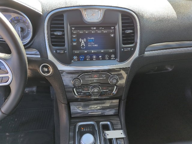 Used 2018 Chrysler 300 Touring w/ Chrome Appearance Package image 9