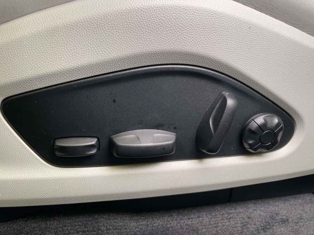 New 2025 Porsche Macan 4S Electric image 17