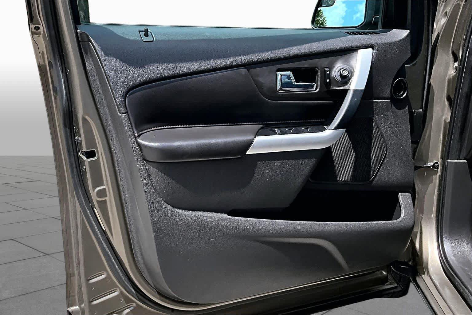 Used 2013 Ford Edge SEL FWD image 25