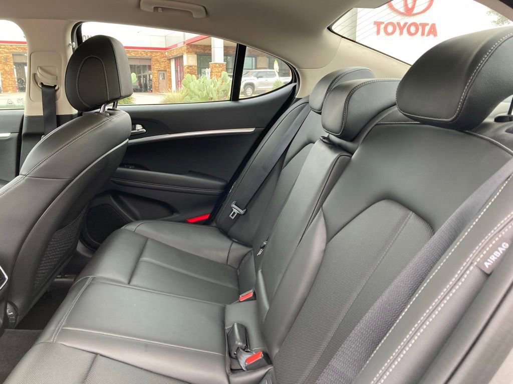 Used 2025 Genesis G70 2.5T image 11