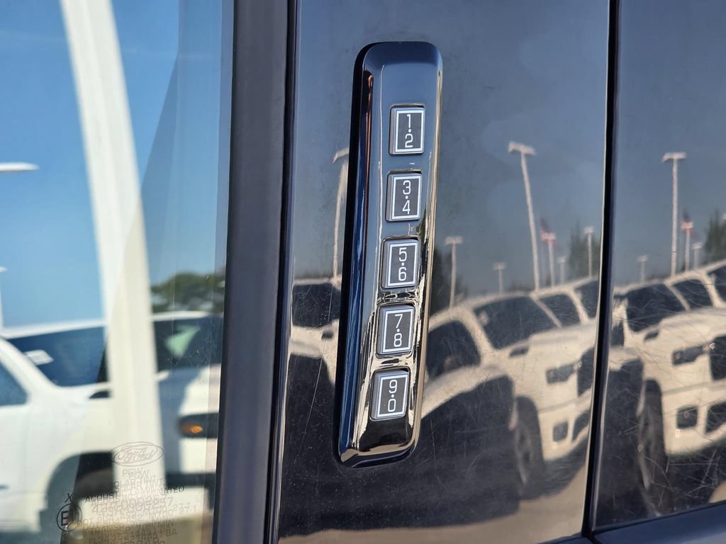 Used 2019 Ford F150 XLT w/ Equipment Group 302A Luxury AWD/4WD image 33