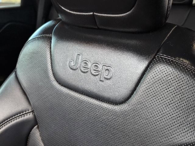 Used 2019 Jeep Cherokee Limited image 16