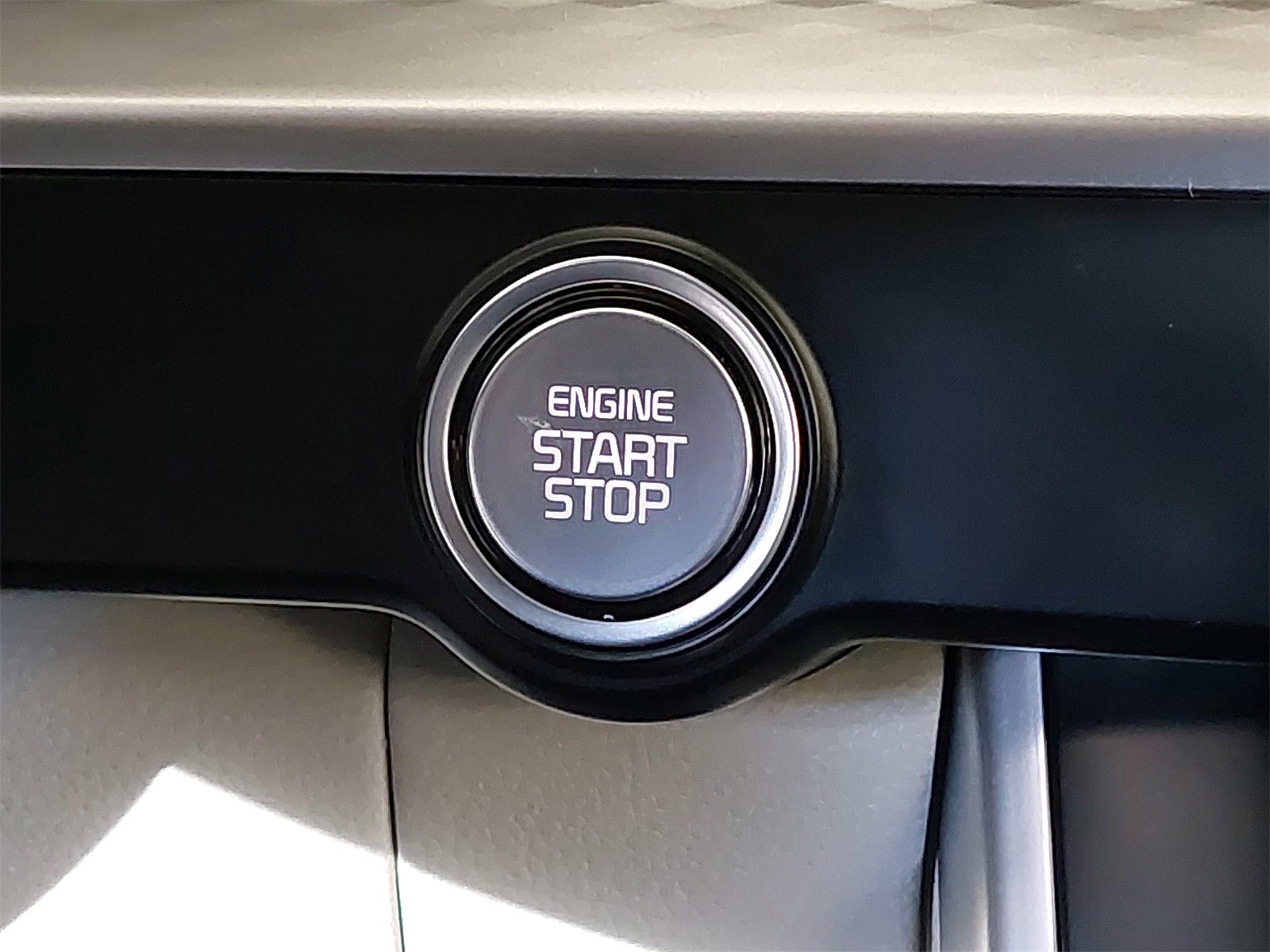 Used 2024 Kia Carnival LX image 29