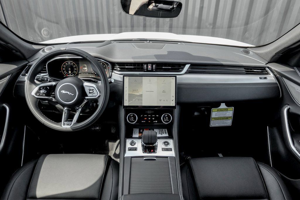 Used 2025 Jaguar F-PACE R-Dynamic S image 19