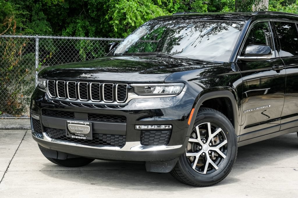 Used 2023 Jeep Grand Cherokee L Limited w/ Trailer Tow Group (B) AWD/4WD image 12
