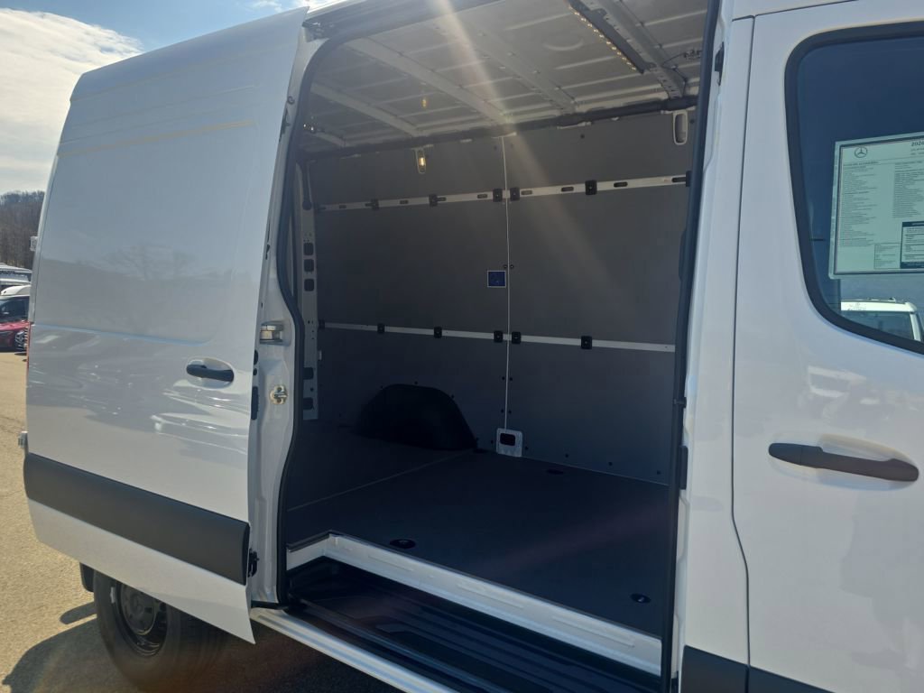 New 2026 Mercedes-Benz Sprinter 2500 image 22