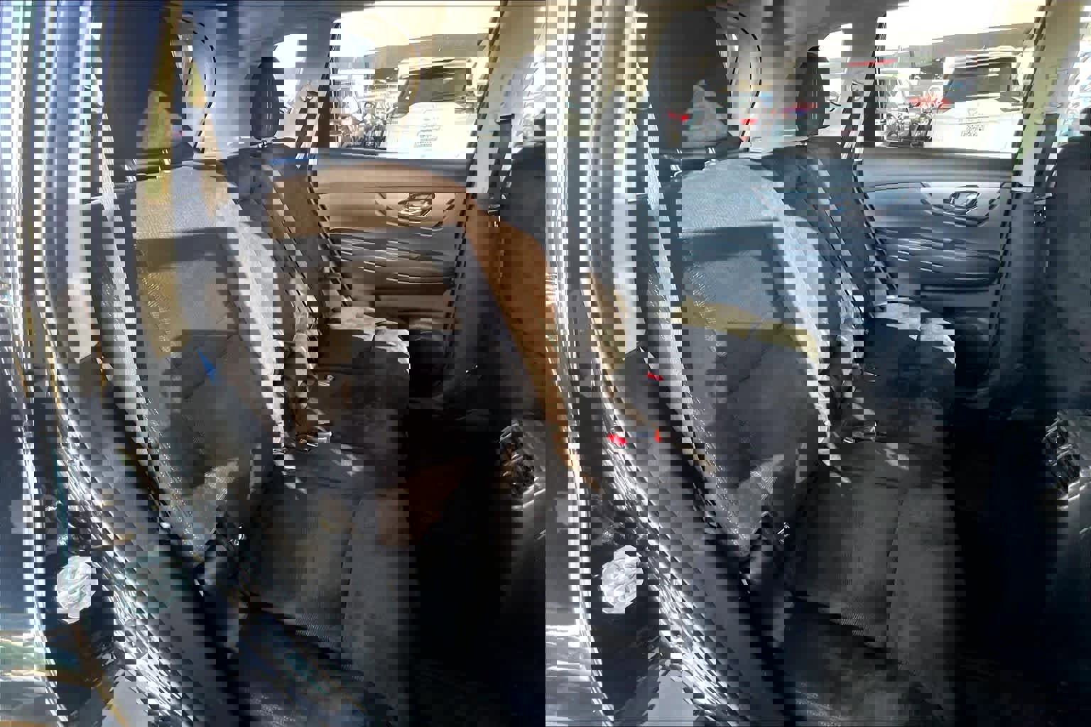 Used 2016 Nissan Rogue S w/ Appearance Package image 19