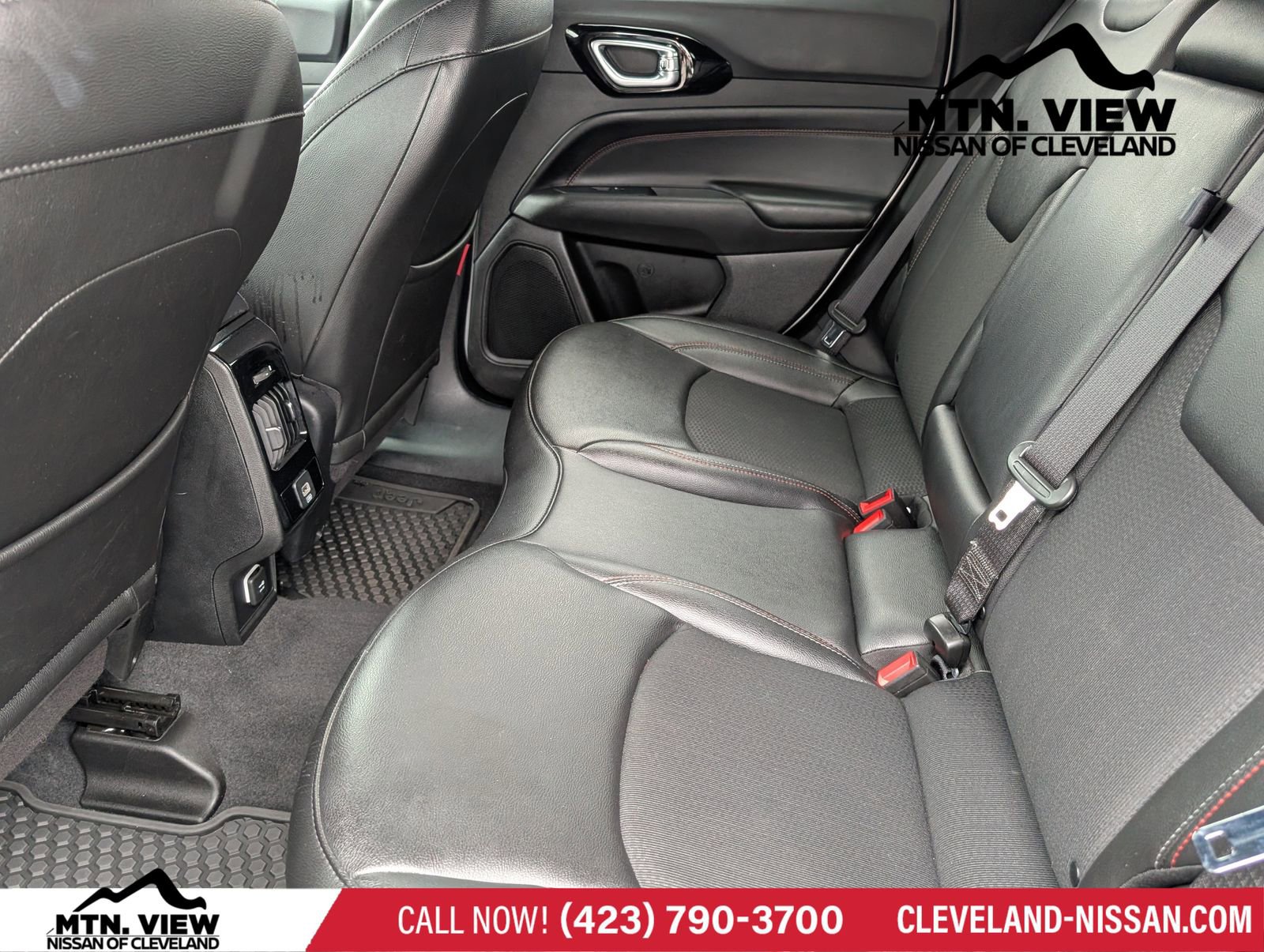 Used 2024 Jeep Compass Trailhawk image 14