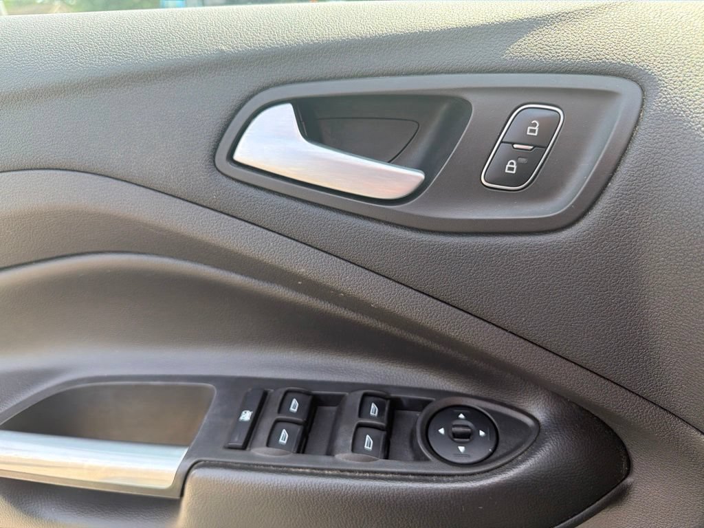 Used 2017 Ford Escape SE FWD image 15
