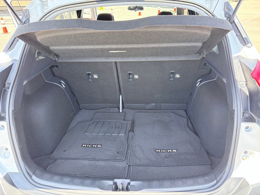 Used 2018 Nissan Kicks SR w/ Premium Package FWD image 21