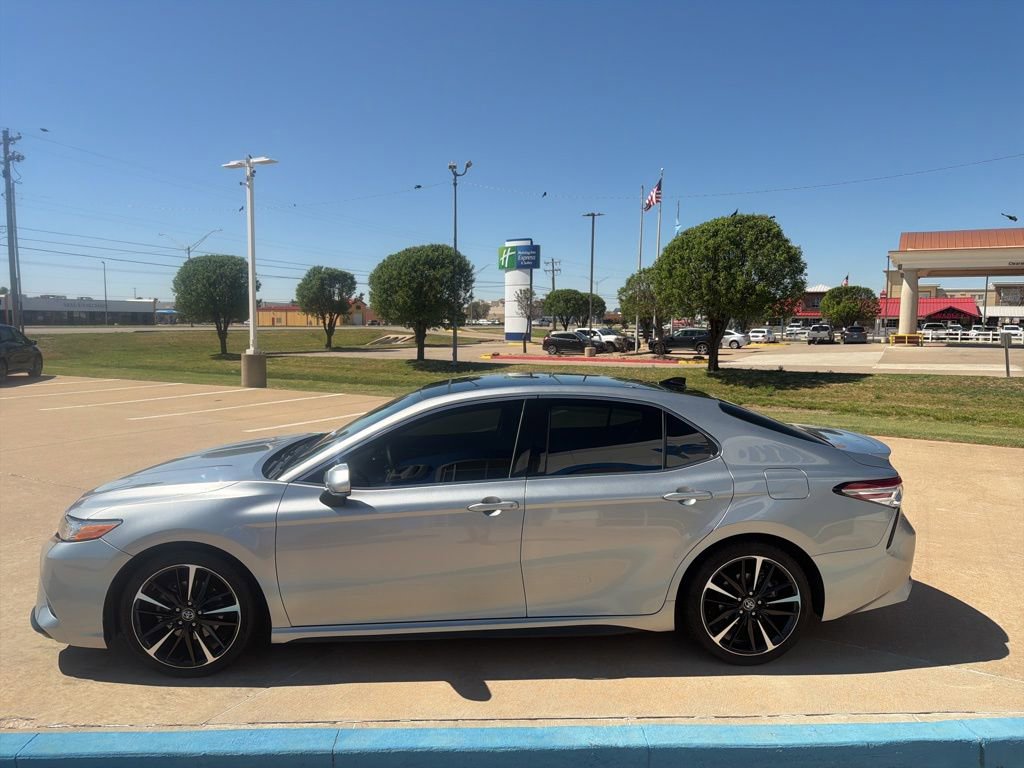 Used 2020 Toyota Camry XSE image 5