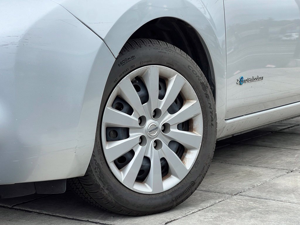 Used 2013 Nissan Leaf S FWD image 2