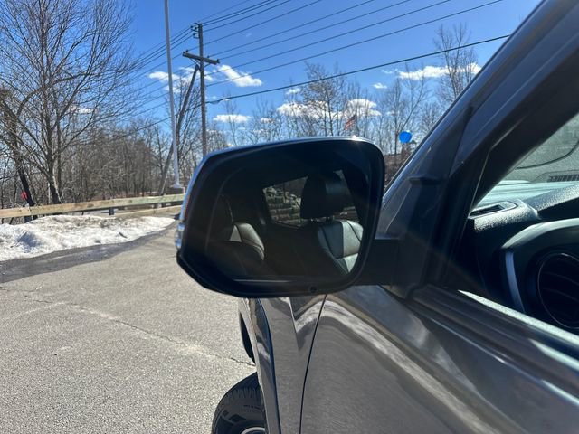 Used 2019 Toyota Tacoma Limited image 15