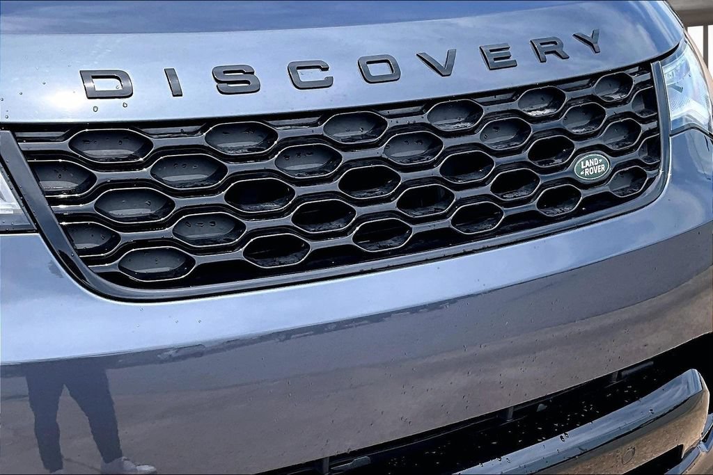Used 2024 Land Rover Discovery Dynamic SE AWD/4WD image 28