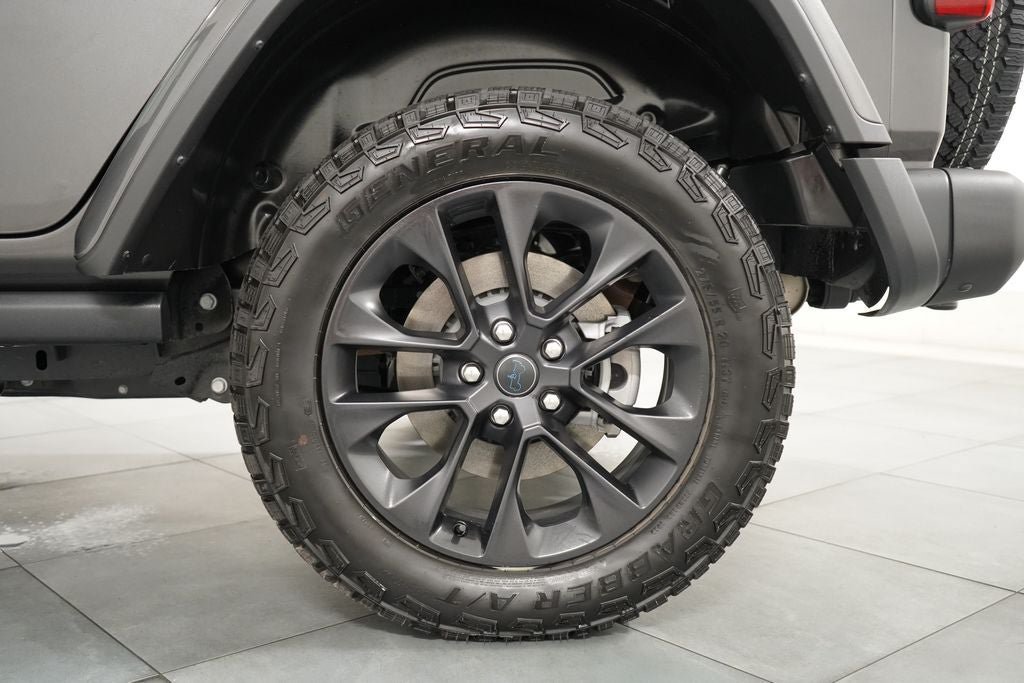 Used 2025 Jeep Wrangler Unlimited Sahara AWD/4WD image 33